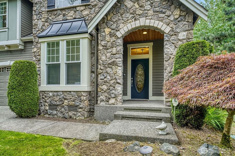 3rd image of 1001 S 38th Court