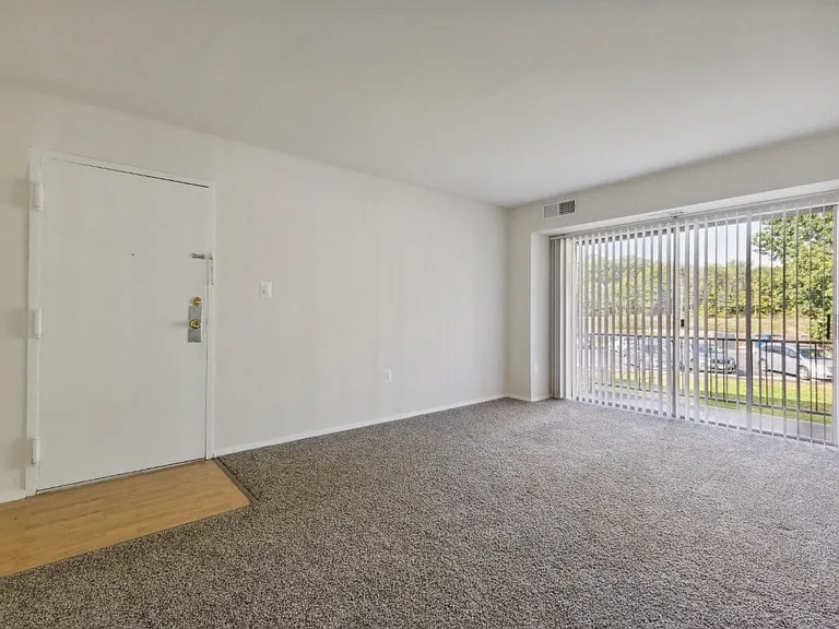 Briarwood Apartments — Photo 16