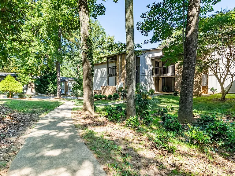 Yester Oaks Apartments — Photo 42