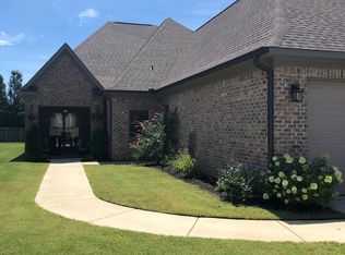 106 Clermont Ct, Tupelo, MS 38801