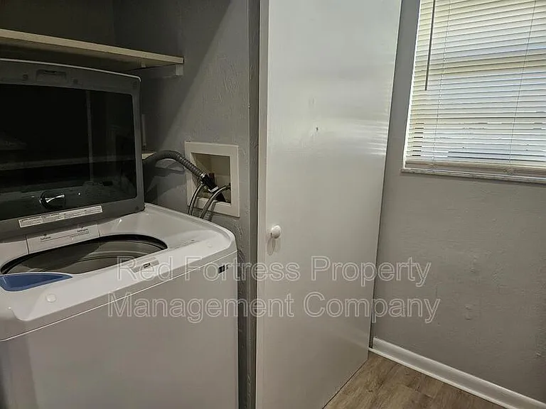 4031 SW 7th Pl — Photo 10