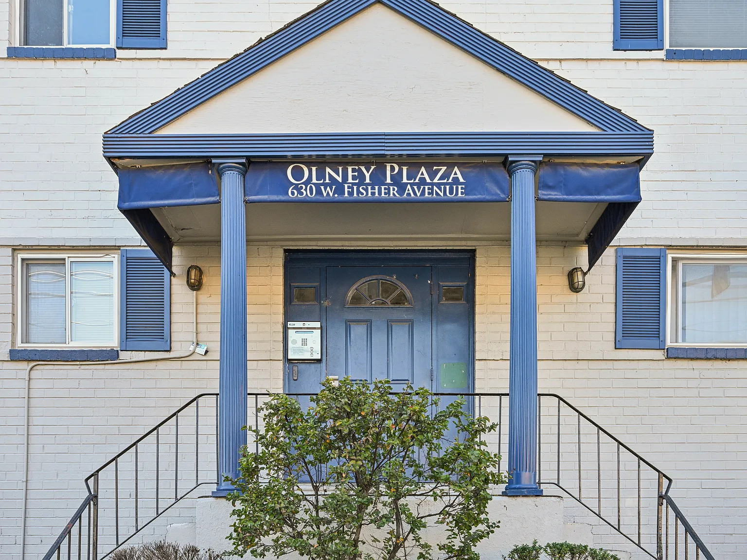 Olney Plaza — Photo 2