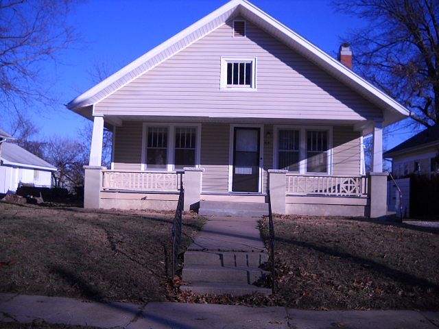 1st image of 414 E Kansas Ave