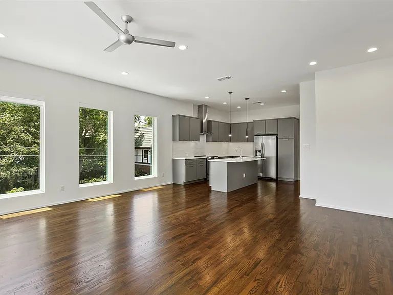 6250 Oram St #104 — Photo 2