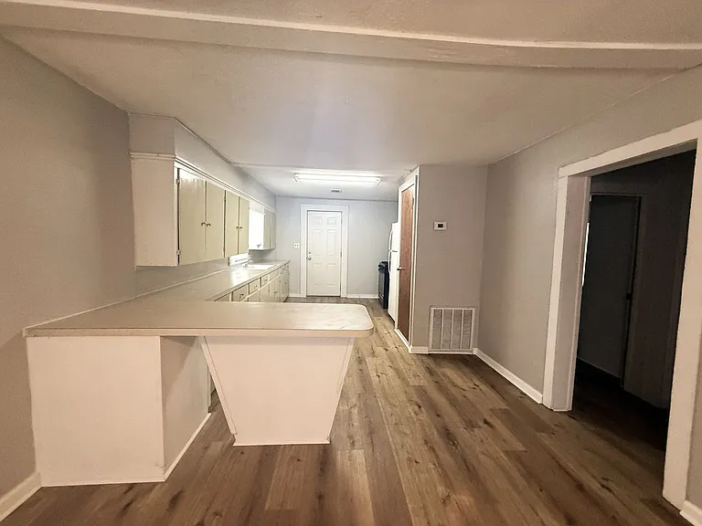 300 N Kinney Ave — Photo 6
