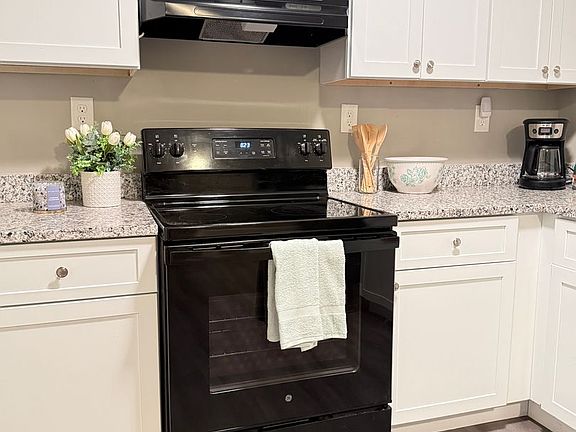 3rd image of 6 Sorrento St