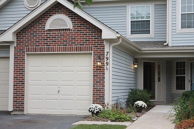 1st image of 799 N Shady Oaks Dr