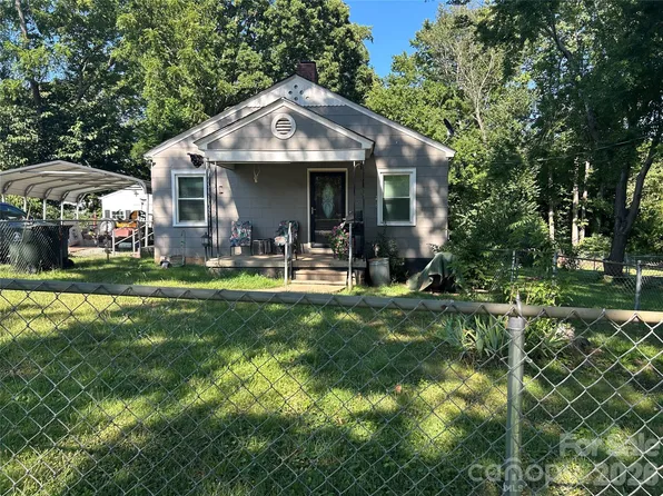 109 S Pine St, Lowell, NC 28098