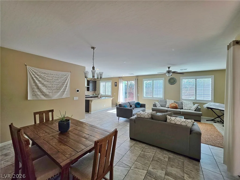 5 bed, 3.0 bath, 2951 sqft, $2,900 — Photo 3