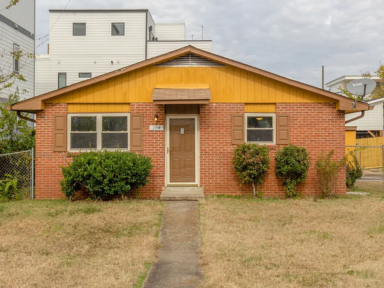 104 Marshall Ct — Photo 3