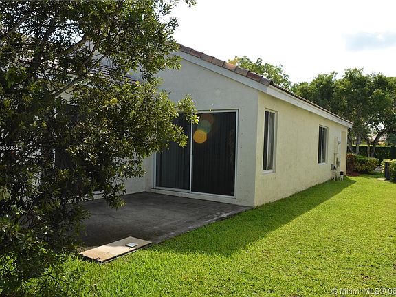 3rd image of 4238 Greenbriar Ln