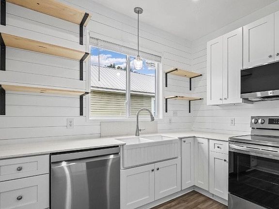 2nd image of 525 W Rose Ave