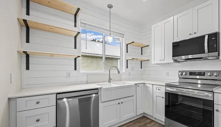 525 W Rose Ave — Photo 2