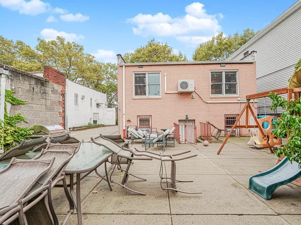 33 Manhattan Court image 31 of 32