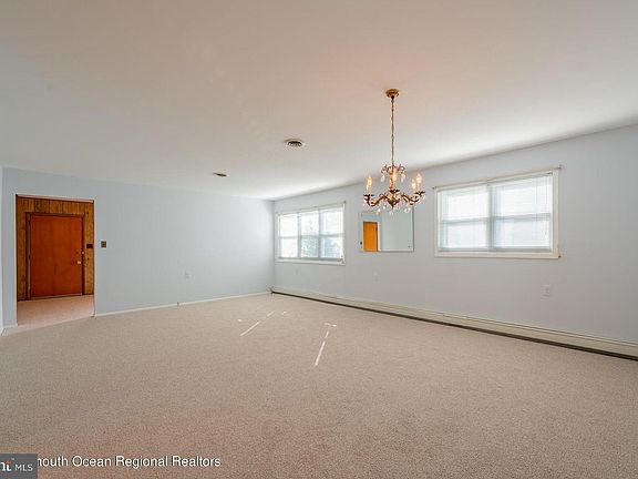 5th image of 71 Castle Harbor Dr