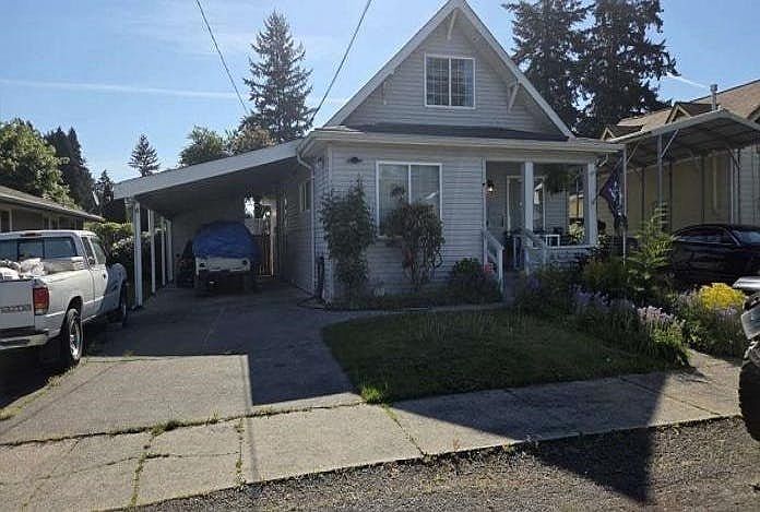 1st image of 116 J St SE