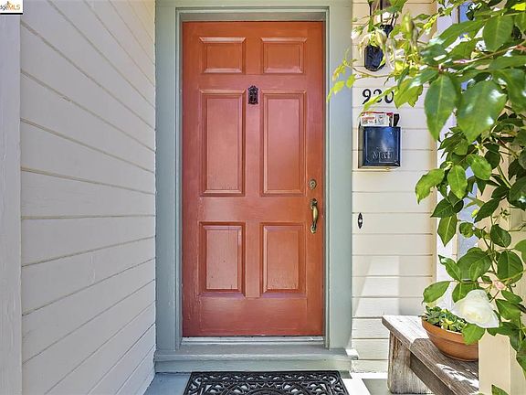 3rd image of 920 31st St