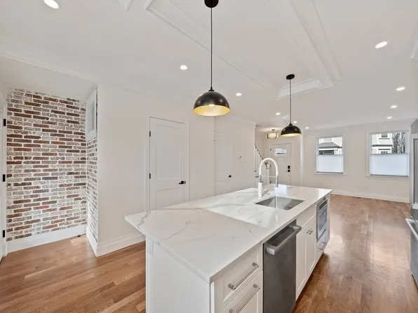 683 E 8th St, South Boston, MA 02127