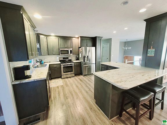 2nd image of 3244 Viking Dr