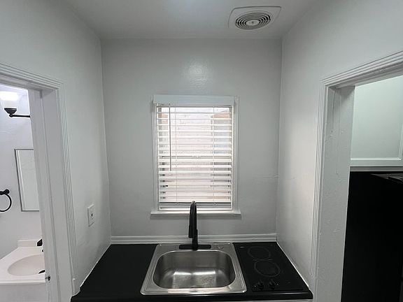 4th image of 851 S Kenmore Ave APT 15