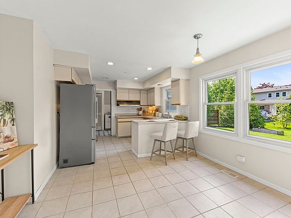 5th image of 542 Stafford Ln