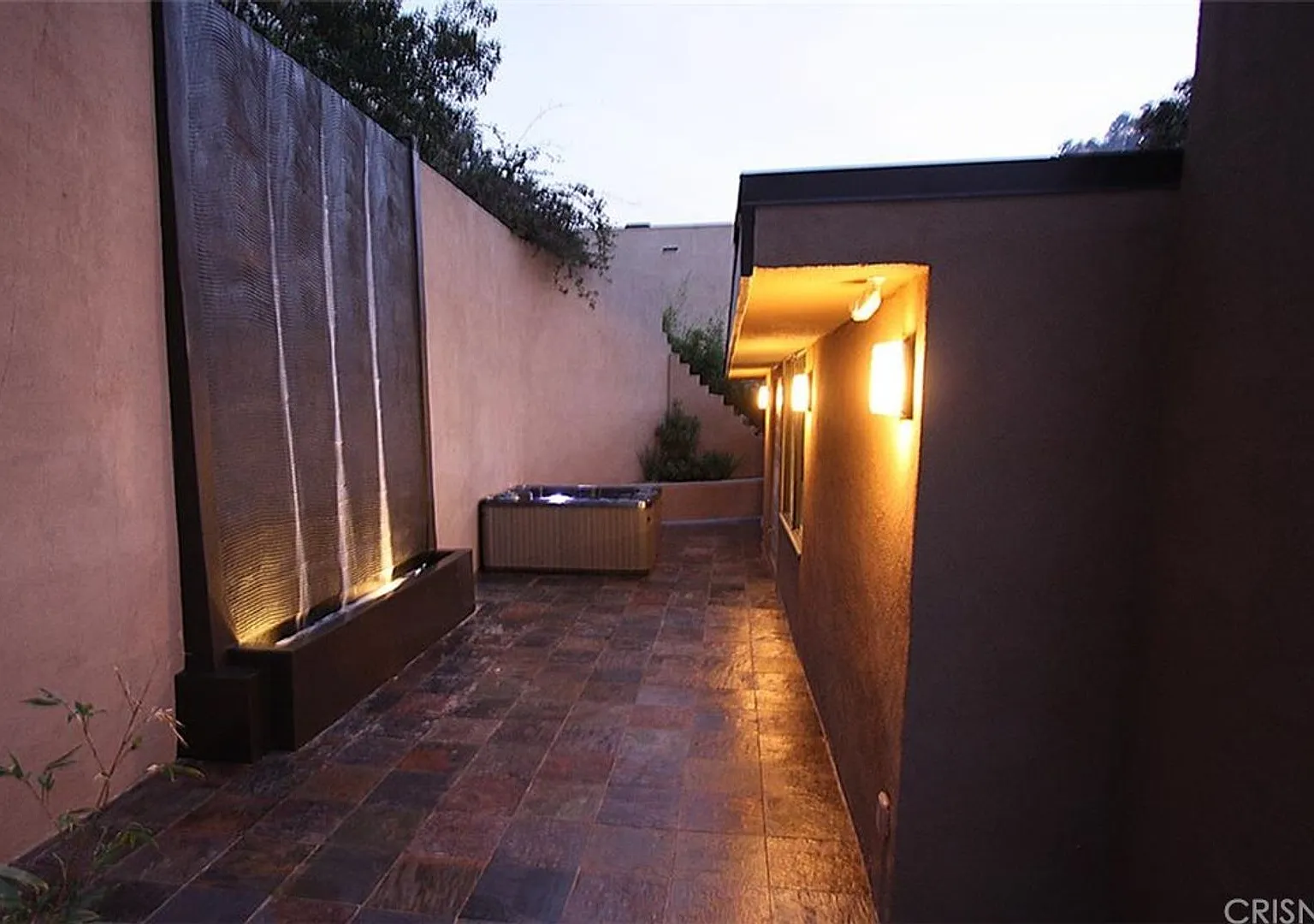 Live in the 90210! Stunning Modern Newly Renovated 2 Bedroom plus bonus room home in Beverly Hills! — Photo 4