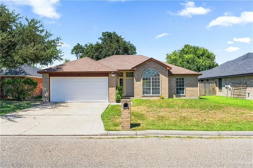 3 bed, 2.0 bath, 1513 sqft, $1,800 — Photo 1