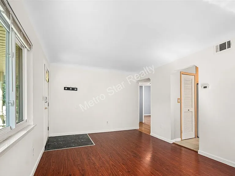 23084 Pilgrim Ave — Photo 5