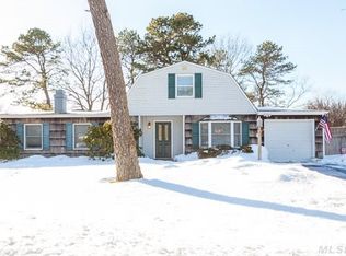 48 Clusterpine St, Medford, NY 11763