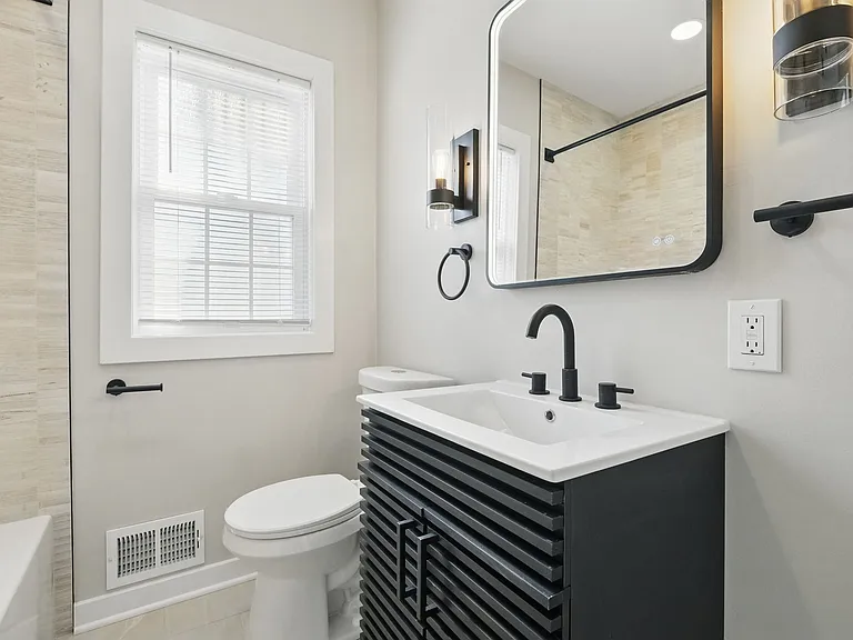 310 W Riverview Ave #1 — Photo 9