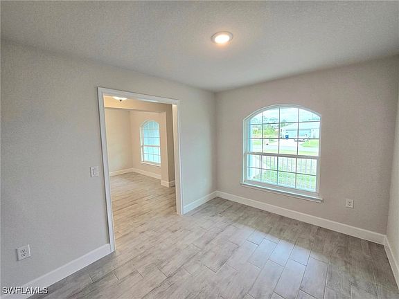 3rd image of 510 Lone Star Ln