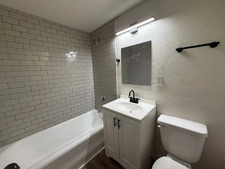 800 East Dr — Photo 14