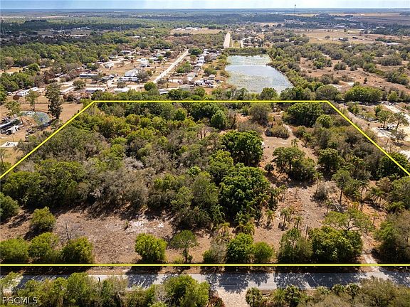 3rd image of 535 Evans Rd