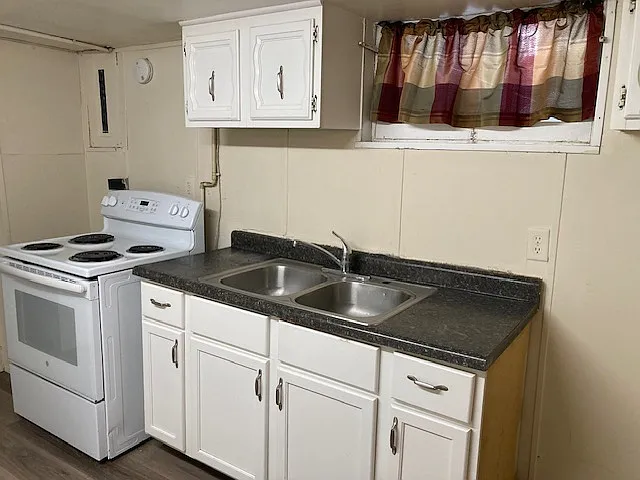 2112 West 4th Street - 3 — Photo 2
