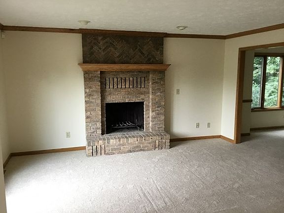 4th image of 2242 Oakcrest Ct