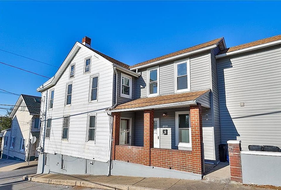 1st image of 1005 Railroad St #A