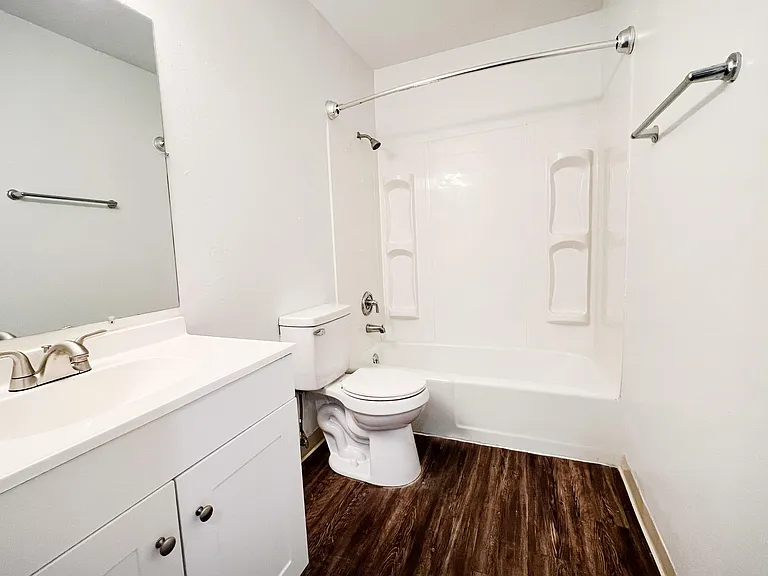 Twin Gables Apartments — Photo 24