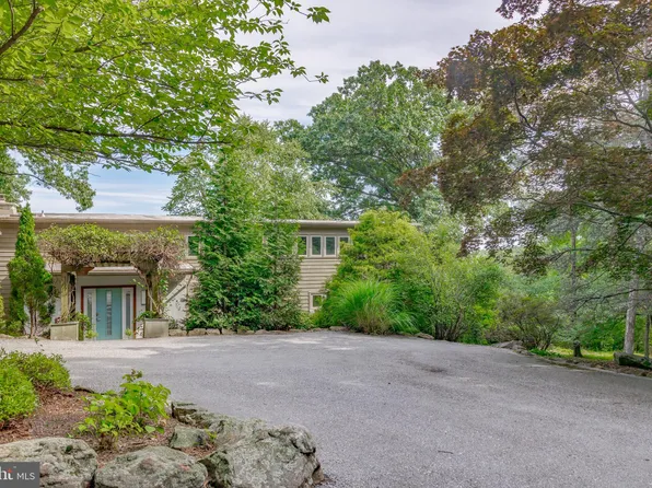 1646 Hilltop Rd, Spring City, PA 19475