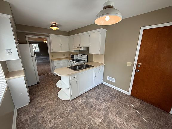 5th image of 3514 Maxwell Rd #2F