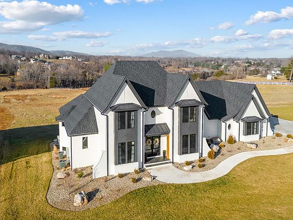 4th image of 109 Stables Ln
