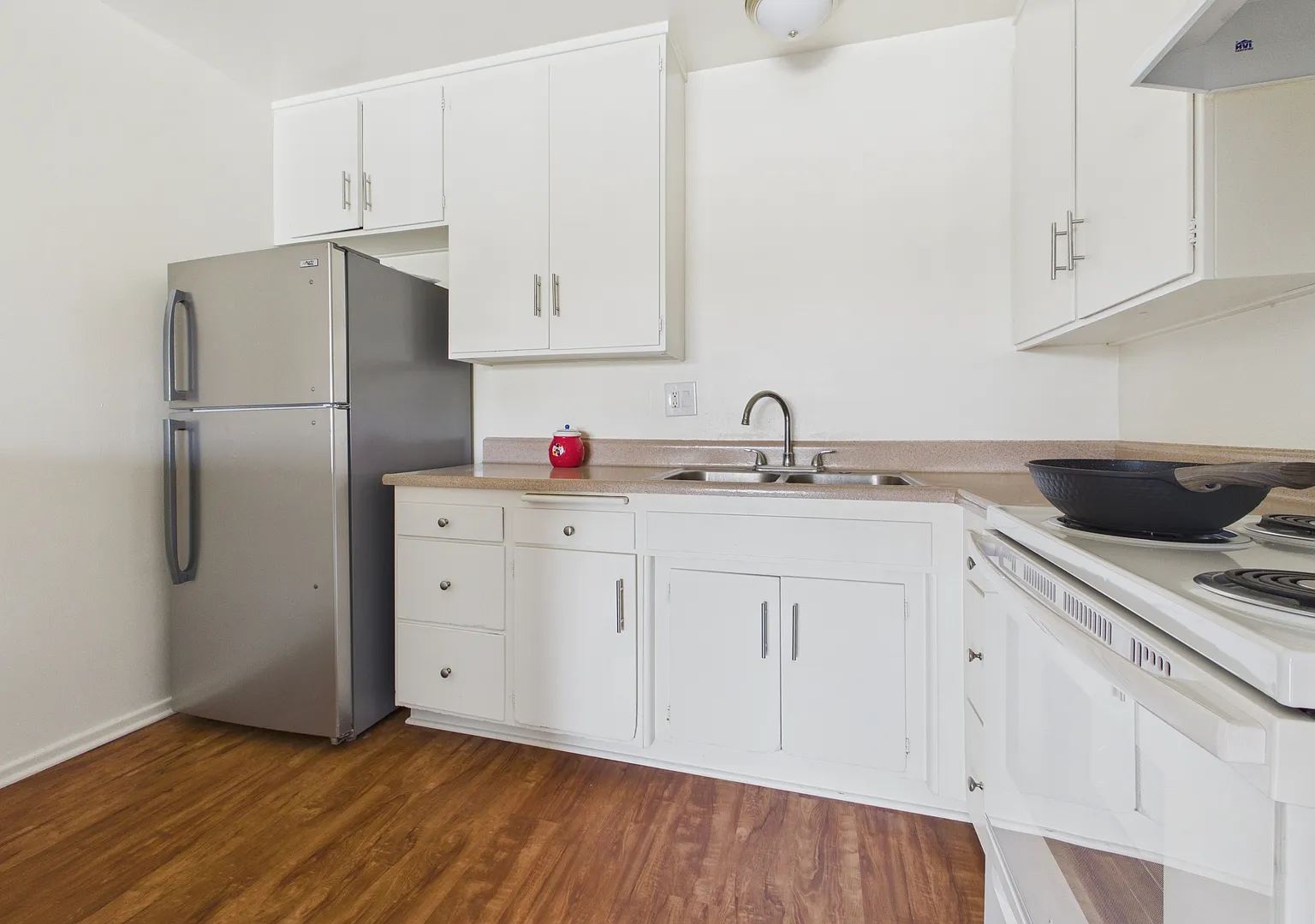 Sepulveda Manhattan Apartments — Photo 3