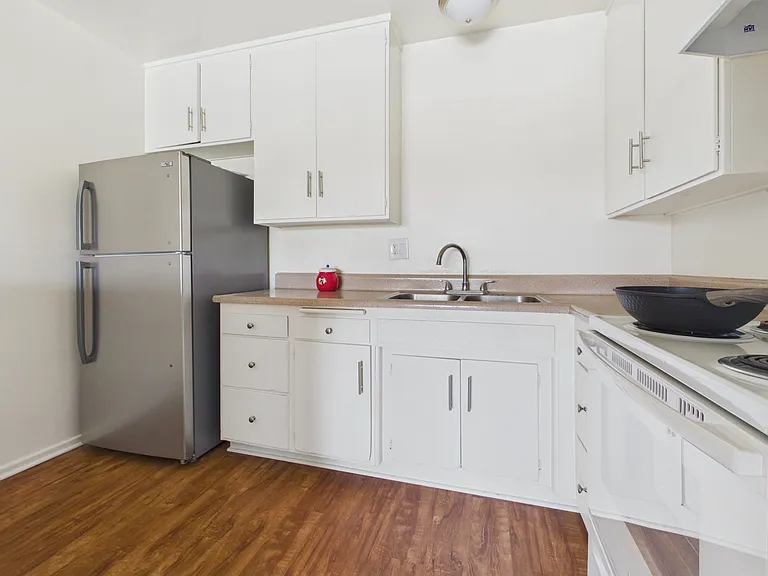 Sepulveda Manhattan Apartments — Photo 3