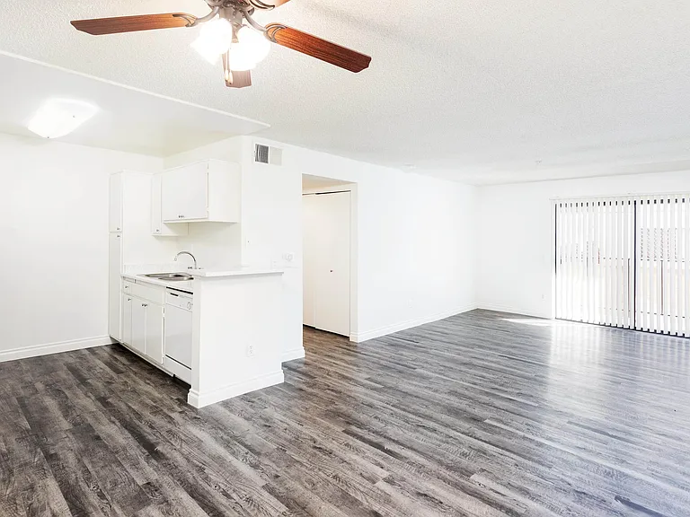 10711 Woodbridge St — Photo 10