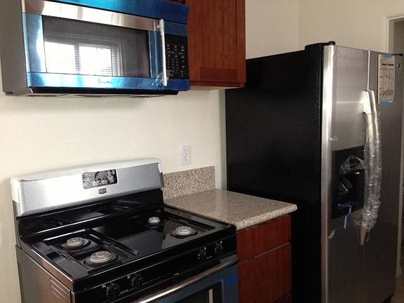 5th image of 11518 Emelita St #1