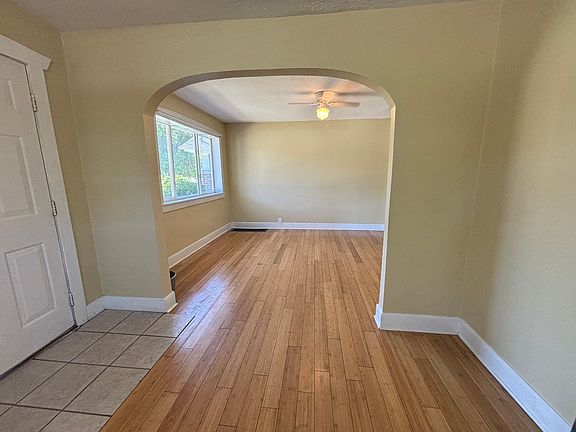 2nd image of 602-604 S Park St #3B-1BA-1300SQFT