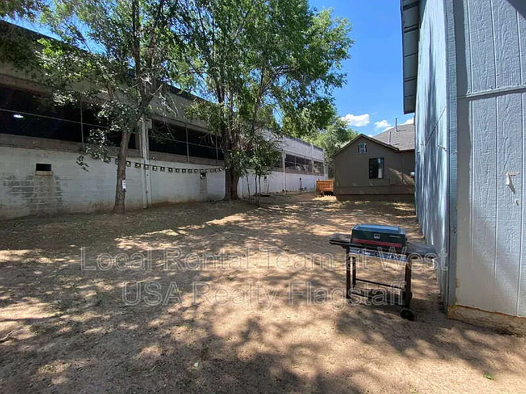 625 S Fountaine St #A — Photo 12