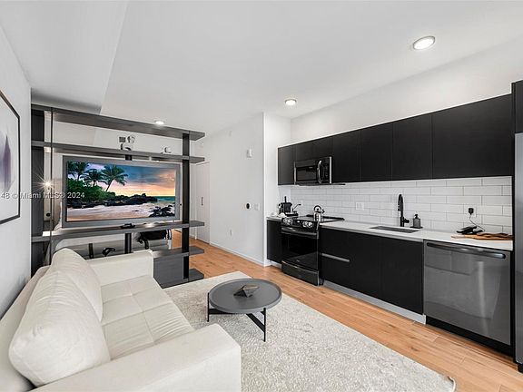 5th image of 398 NE 5th St Unit 4005