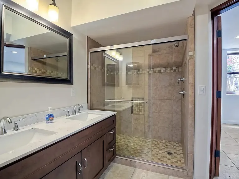 610 Amphitheatre Dr — Photo 19