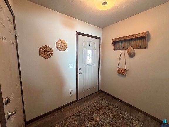 5th image of 9309 W Colton St