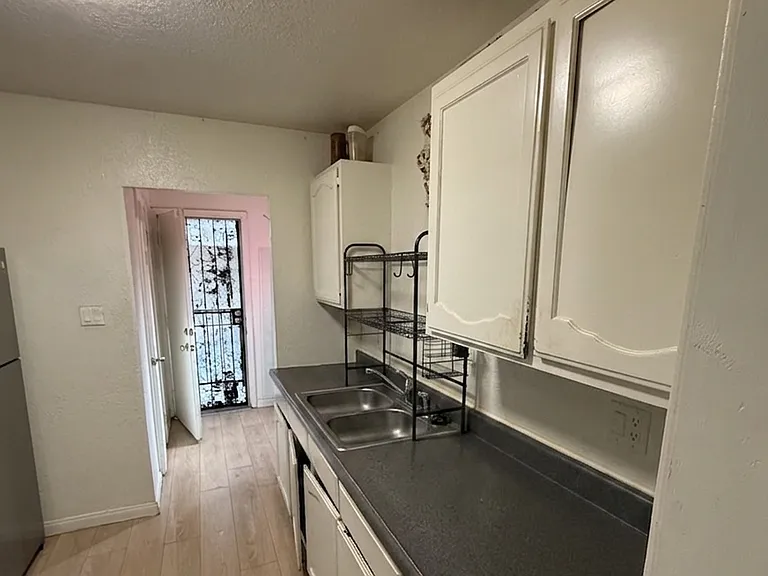 523 W 50th St #523 — Photo 13